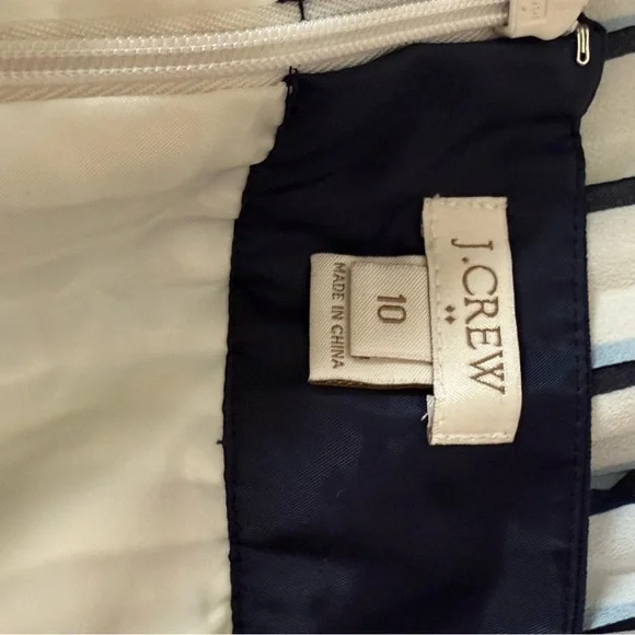 J Crew Navy Blue and White Pleated Midi Skirt.
Size 10 - Picture 9 of 12